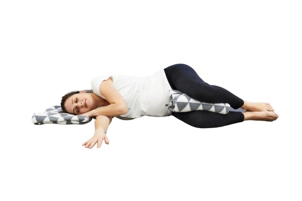 Side-lying corpse pose (savasana – left side variation)